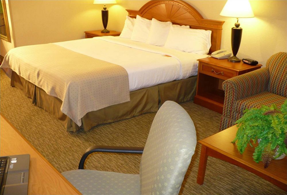 Doubletree By Hilton Decatur Riverfront Δωμάτιο φωτογραφία